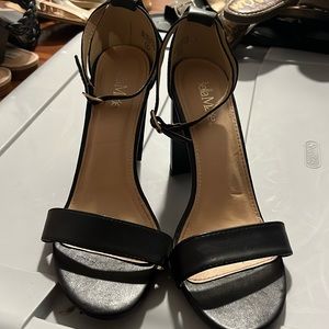 Gently used like new Bella Marie heels